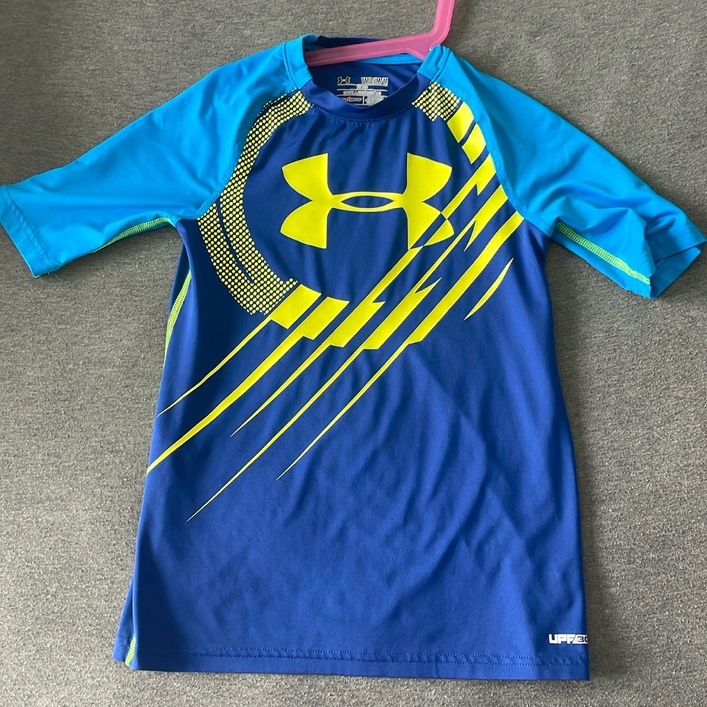 Under armour fitted kids t shirt